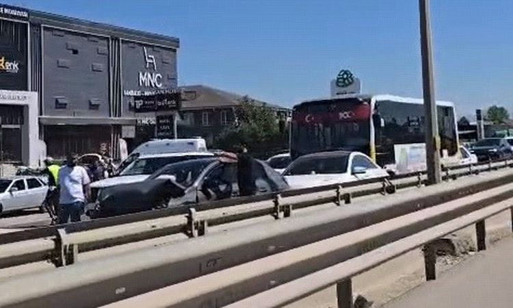 Son Gelişme: İnegöl'de Zincirleme Kaza: 7 Yaşındaki Çocuk Yaralandı ve Merak Edilenler
