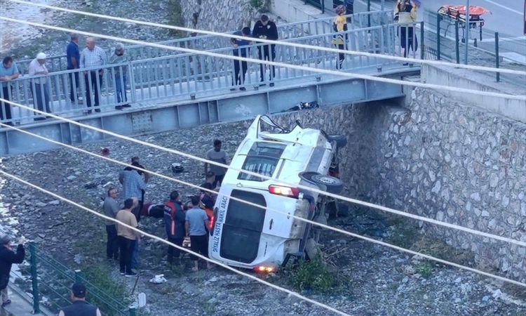 Son Gelişme: İskilip'te diyaliz hastası taşıyan araç devrildi: 5 yaralı | İşte Tüm Ayrıntılar
