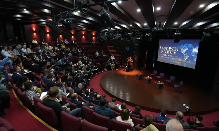 Son Gelişme: İstanbul'da 30 ülkenin katıldığı Doğu-Batı Forumu her yıl toplanacak - Son Dakika Bilgileri