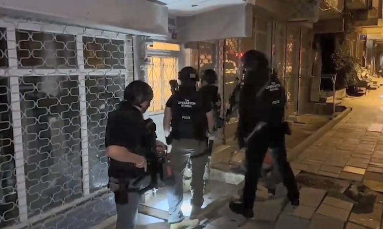 Son Gelişme: İstanbul'da DEAŞ'a finansman sağladıkları belirlenen 6 şüpheli yakalanarak gözaltına sevk edildi