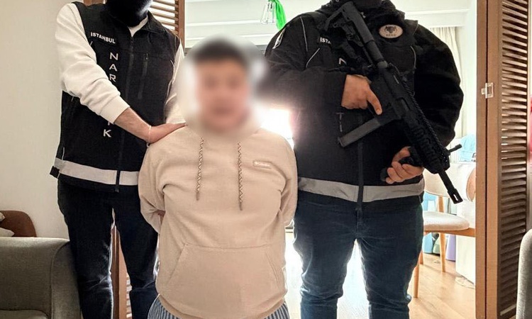 Son Gelişme: İstanbul Sarıyer'deki operasyonda mavi ve kırmızı bültenle aranan 2 şüpheli yakalandı ve Merak Ed