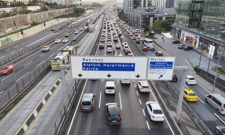 Son Gelişme: İstanbul'da yağış, trafiği durma noktasına getirdi, yoğunluk yüzde 71'e ulaştı ve Merak Edilenler