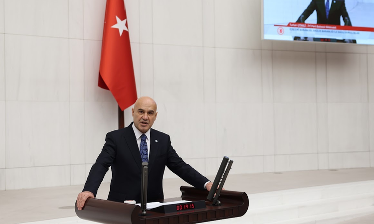 Son Gelişme: İYİ Partili Çömez’den Fatma Betül Sayan Kaya’nın tıp eğitimi ve İSBAK görevi için iki soru önerge