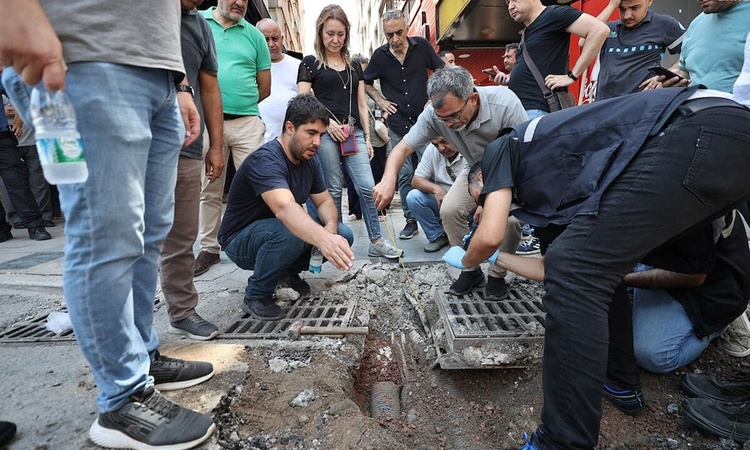 Son Gelişme: İzmir'de elektrik akımı davasında 6 kamu görevlisinin duruşması 8 Ocak 2027'ye ertelendi