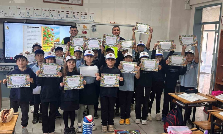 Son Gelişme: İzmir İl Jandarması Aliağa'da ilkokul öğrencilerine trafik güvenliği eğitimi verdi