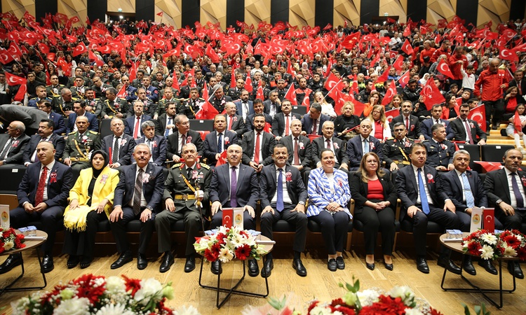 Son Gelişme: İzmir Kemalpaşa ve Ödemiş'te 29 Ekim töreninde 97 yaşındaki Kore gazisi alkış aldı ve Merak Edile