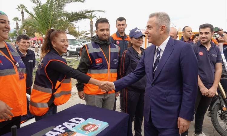 Son Gelişme: İzmir Konak'ta afet farkındalık etkinliğinde 137 personel görev aldı ve Merak Edilenler