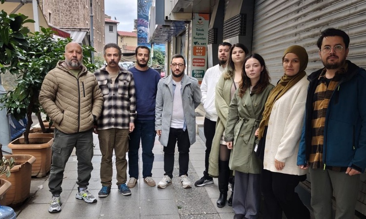 Son Gelişme: İzmir'de Manşetiz'de çalışan 12 gazeteci, alacaklarını isteyince işten çıkarıldı: Gelişmeler Taki