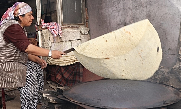 Son Gelişme: Kahramanmaraş Andırın'da kadınlar kışlık için imece usulü yufka ekmek yapıyor ve Merak Edilenler
