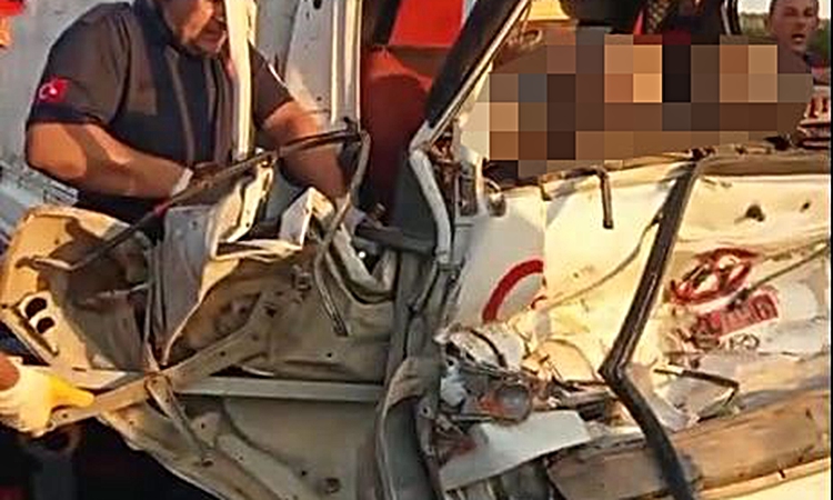 Son Gelişme: Kamyonet, TIR’a arkadan çarptı: 2 ölü - Son Dakika Bilgileri