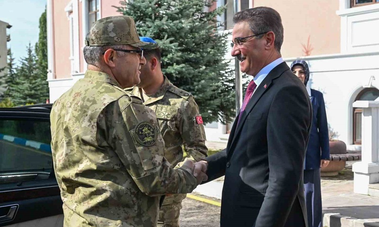 Son Gelişme: Kara Kuvvetleri Komutanı Tokel, Erzurum Valisi Baruş'u makamında ziyaret etti