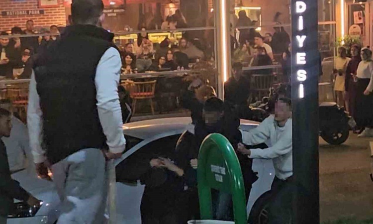 Son Gelişme: Karabük'te yumruk ve tekme kavgası kamerada kaydedildi, 1 kişi yaralandı ve Merak Edilenler