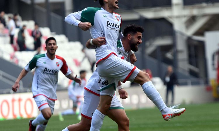 Son Gelişme: Karşıyaka, eski golcüsü Fatih Taşdelen'i yeniden kadrosuna kattı ve Merak Edilenler