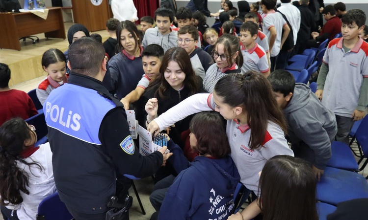 Son Gelişme: Kastamonu’da polis ekipleri 1 bin 140 öğrenciye eğitim verdi - Son Dakika Bilgileri