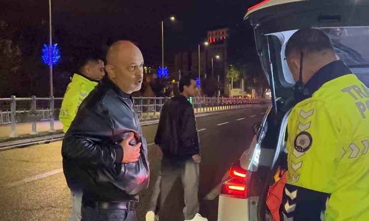 Son Gelişme: Kayseri'de 2.14 promil alkollü sürücü, 27 bin TL ceza alıp araçları durdurmaya çalıştı ve Merak E