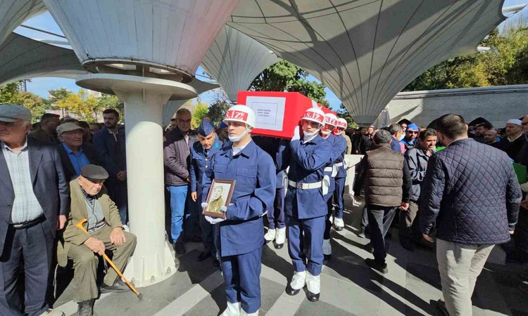 Son Gelişme: Kayseri'de 73 yaşındaki Kıbrıs gazisi askeri törenle toprağa verildi - Son Dakika Bilgileri