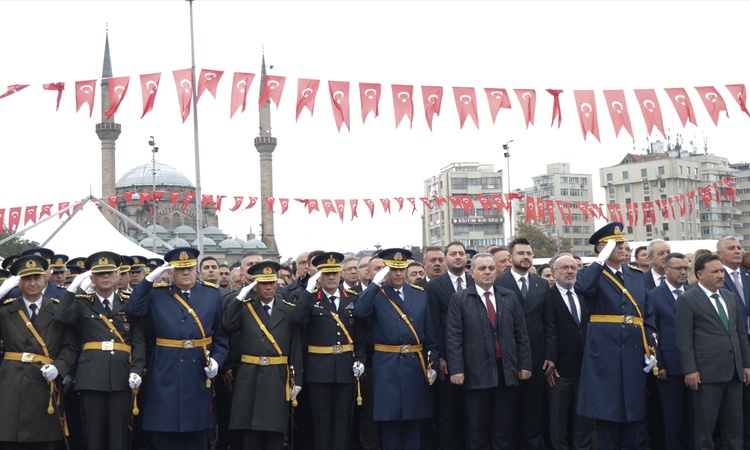 Son Gelişme: Kayseri ve çevre illerde Cumhuriyet'in 103. yılı dolayısıyla çelenk sunma töreni yapıldı - Son Da