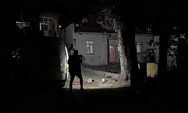 Son Gelişme: Kayseri Melikgazi'de evinde bıçaklanan 12 yaşındaki çocuk hastaneye kaldırıldı ve Merak Edilenler
