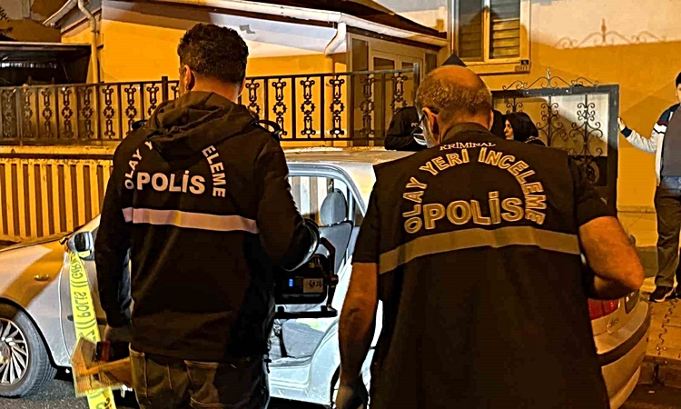 Son Gelişme: Kayseri Melikgazi'de park halindeki otomobil kimliği belirsiz kişilerce kurşunlandı ve Merak Edil