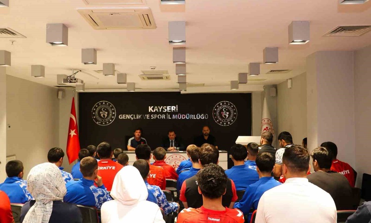 Son Gelişme: Kayseri'de SEM ve TOHM güreşçileri Gençlik ve Spor İl Müdürü Kabakcı ile buluştu - Son Dakika Bil