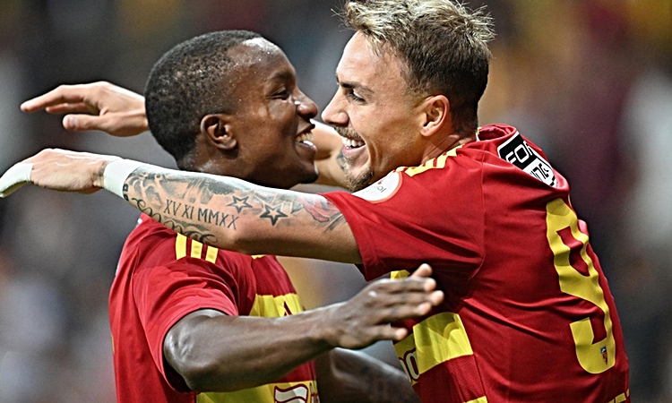 Son Gelişme: Kayserispor 4 golle liderliğe oturdu ve Merak Edilenler