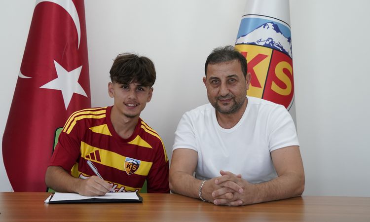 Son Gelişme: Kayserispor Altyapısından Mikail Kulaksız'a Profesyonel Sözleşme | İşte Tüm Ayrıntılar