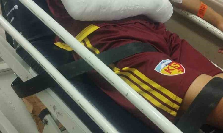 Son Gelişme: Kayserispor U19 oyuncusu Hilmi Türkan kolu kırılınca 2-3 ay sahalardan uzak kalacak ve Merak Edil
