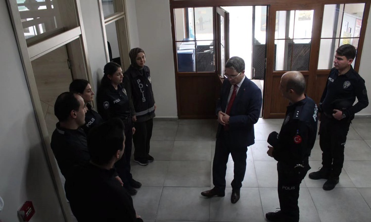 Son Gelişme: Kemaliye Kaymakamı Arıkan, İlçe Emniyet Amirliğini ziyaret ederek çalışmaları inceledi - Son Daki