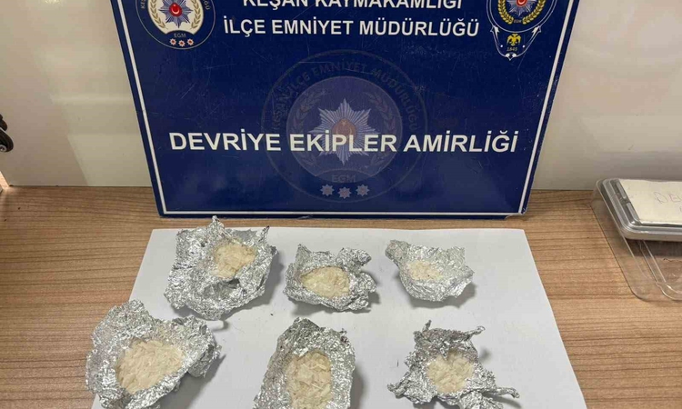 Son Gelişme: Keşan'da iki şüpheli yakalanarak gözaltına sevk edildi, üstlerinde 22,96 gram metamfetamin bulund