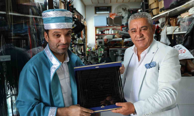 Son Gelişme: Kırşehir'de ayakkabı ustası Ayvaz Şenlik, Ahilik'te şed kuşanan ilk engelli esnaf oldu - Son Daki