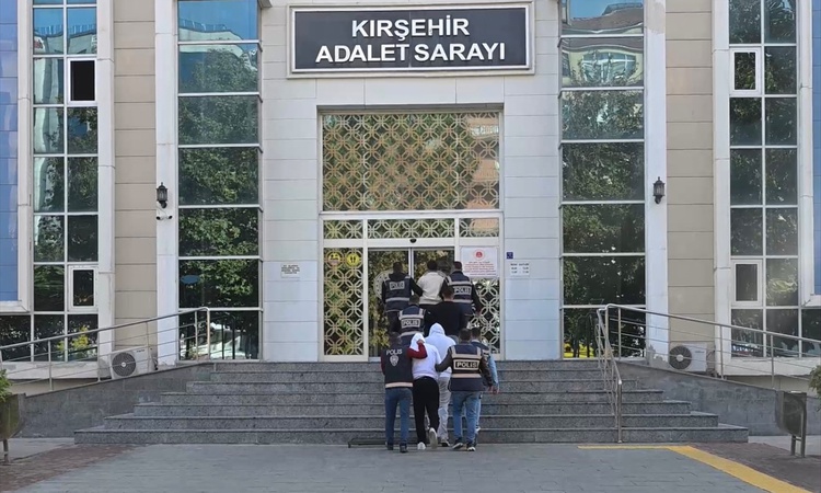 Son Gelişme: Kırşehir'de çeşitli suçlardan gözaltına alınan 5 şüpheliden 3'ü hakkında tutuklama kararı verildi