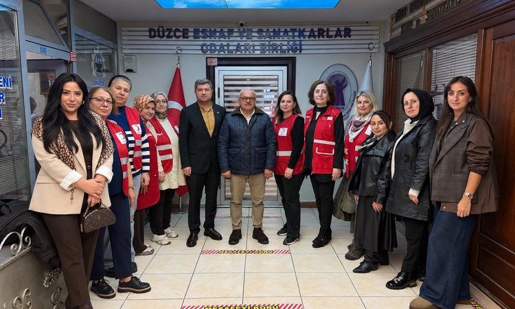 Son Gelişme: Kızılay Kadın Kolları Düzce'de DOGİM ve DESOB başkanlarını ziyaret etti