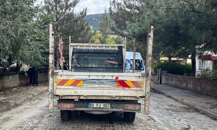 Son Gelişme: Konya Akşehir'de kamyonet geri manevrada iki kişiyi yaraladı, sürücü yakalanarak gözaltına sevk e