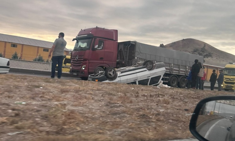 Son Gelişme: Konya Karapınar'da çekicinin çarptığı otomobil devrildi, 1 kişi yaralandı.: Gelişmeler Takip Edil