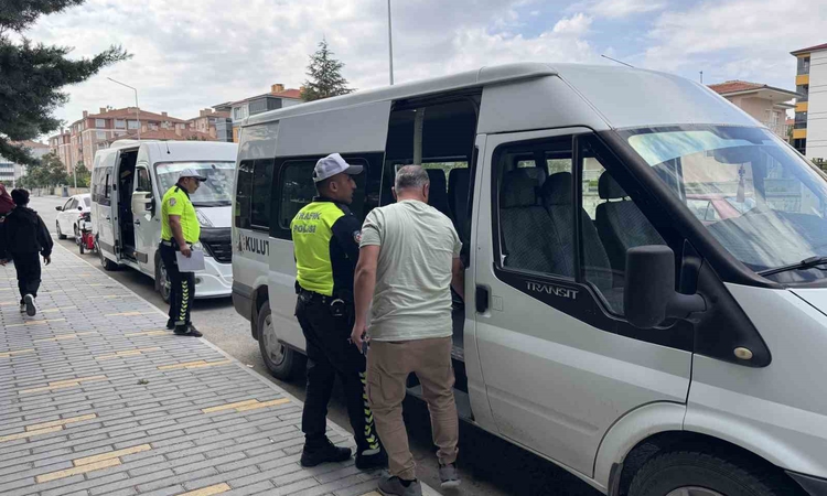 Son Gelişme: Konya Kulu'da polis, okul çevreleri ve öğrenci servislerini denetledi ve Merak Edilenler