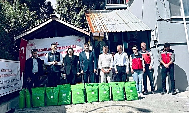 Son Gelişme: Kütahya Pazarlar'da kiraz ve vişne üreticilerine 4 bin kg bordo bulamacı dağıtıldı - Son Dakika B