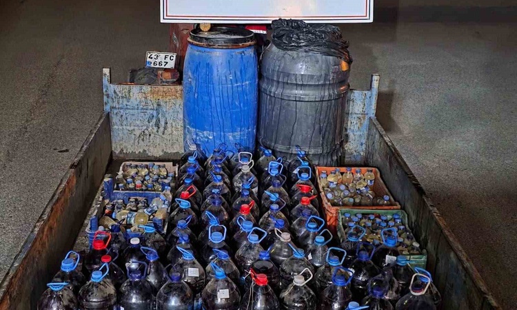 Son Gelişme: Kütahya Şaphane'de jandarma operasyonunda 960 litre kaçak şarap ele geçirildi ve Merak Edilenler