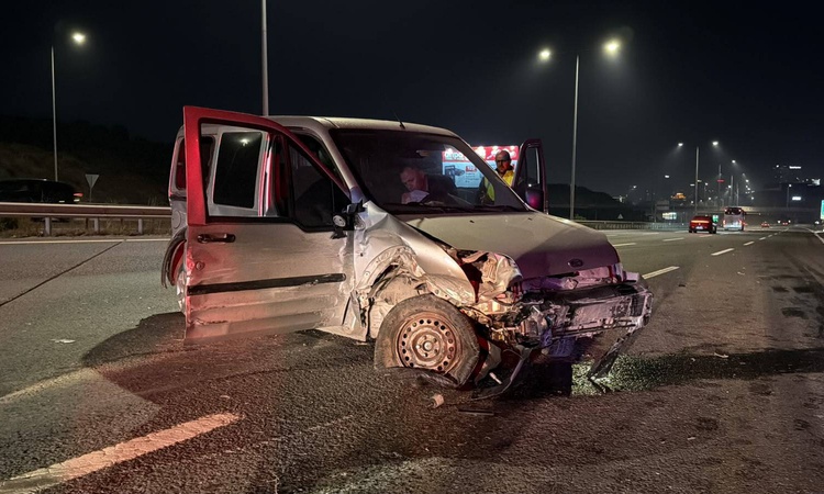 Son Gelişme: Kuzey Marmara Otoyolu Başakşehir mevkisinde hafif ticari araç sürücüsü kazada öldü ve Merak Edile