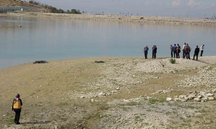 Son Gelişme: Malatya Battalgazi'de gölette bulunan erkek cesedi sudan çıkarıldı