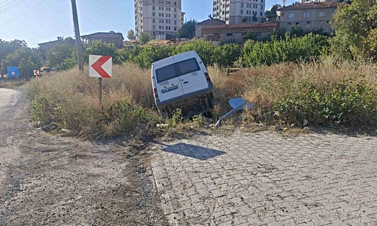 Son Gelişme: Malatya’da kontrolden çıkan minibüs şarampole devrildi: 2 yaralı: Gelişmeler Takip Ediliyor