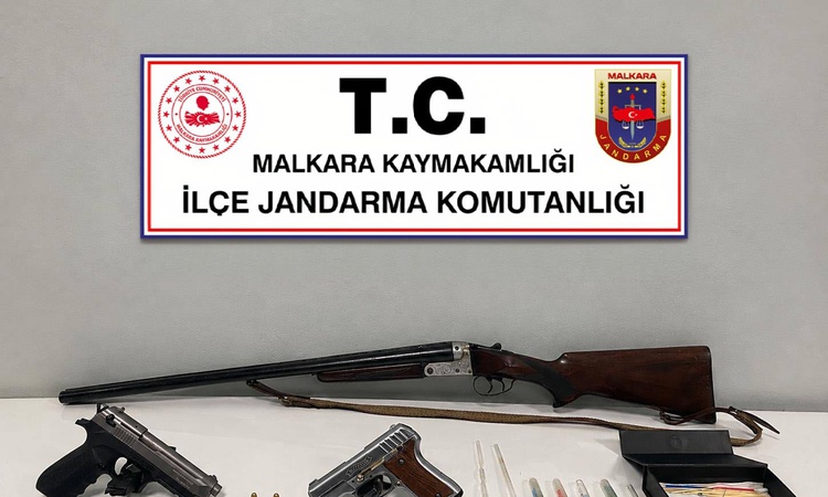Son Gelişme: Malkara'da jandarma baskınında evde ruhsatsız silah ve uyuşturucu aparatları bulundu