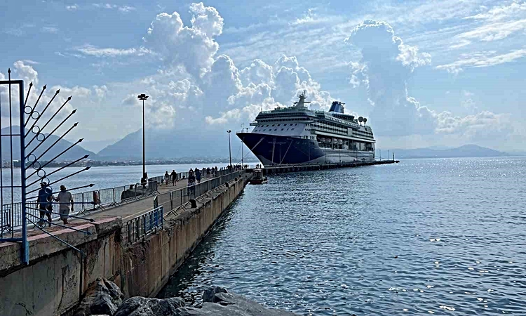 Son Gelişme: Malta bandıralı Marella Discovery, bin 765 turistle Alanya İskelesi'ne demir attı - Son Dakika Bi