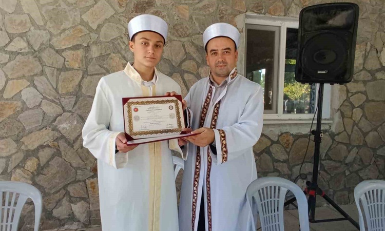 Son Gelişme: Manisa Kırkağaç'ta 14 yaşındaki hafız Haluk Alev, icazet belgesini 1,5 yılda aldı - Son Dakika Bi