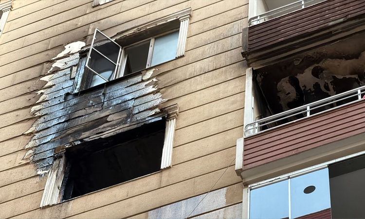 Son Gelişme: Mardin Kızıltepe'de 6 katlı apartmanın 4. katındaki dairede çıkan yangın söndürüldü ve Merak Edil