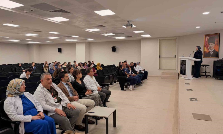 Son Gelişme: Mengücek Gazi EAH'te yoğun bakım personeline iki günlük hizmet içi eğitim verildi