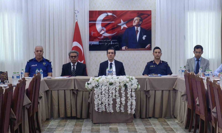 Son Gelişme: Mersin Bozyazı'da okul güvenliği toplantısı Topsakaloğlu başkanlığında yapıldı