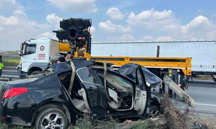 Son Gelişme: Mersin Tarsus'ta otomobilin orta refüje çarpması sonucu 1 kişi yaşamını yitirdi | İşte Tüm Ayrınt