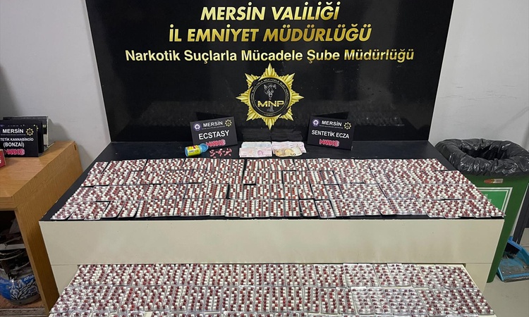 Son Gelişme: Mersin'de uyuşturucu satıcılarına yönelik operasyonda 8 kişiden 7'si hakkında tutuklama kararı ve