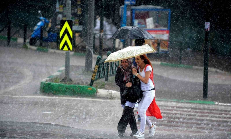 Son Gelişme: Meteoroloji 12. Bölge Müdürlüğü Erzincan ve çevresinde öğle sonrası sağanak bekliyor ve Merak Edi