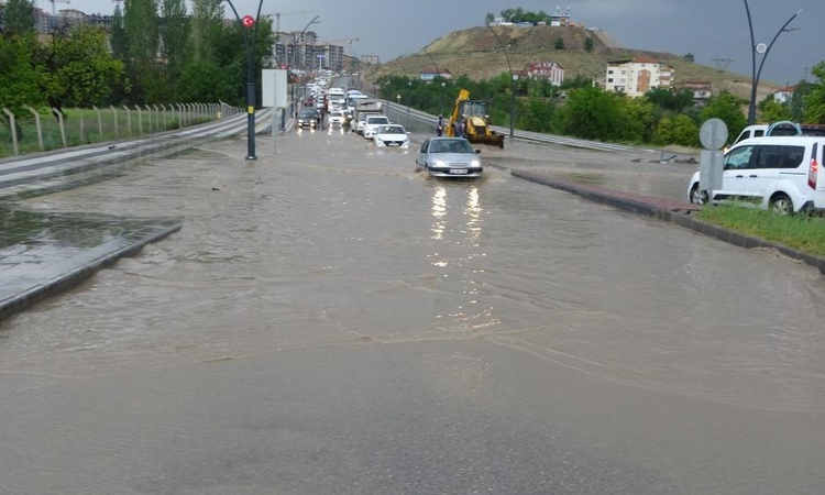 Son Gelişme: Meteoroloji 13. Bölge Müdürlüğü, Malatya'da kuvvetli yağış için vatandaşları uyardı | İşte Tüm Ay